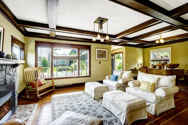 Coffered ceiling in living room. — Stock Photo, Image