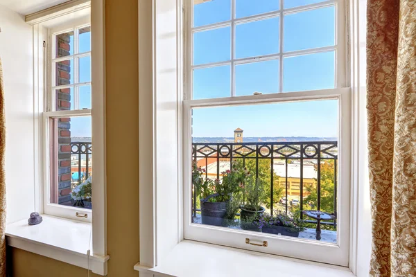 Apartamento con vistas a la ciudad. Tacoma real estate, WA — Foto de Stock