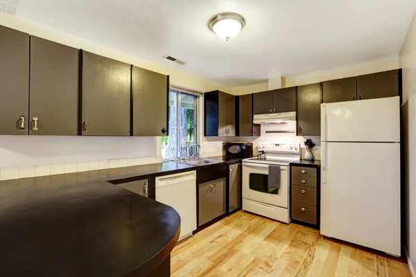 Kuchyň pokoj v kontrastní bílé a černé barvy — Stock fotografie