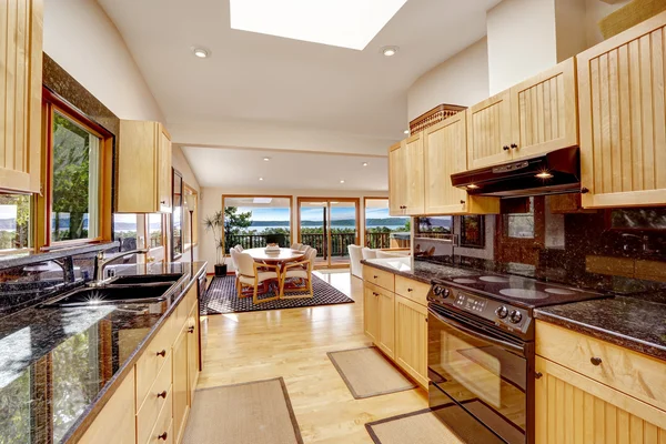 Empressive kitchen interior with shiny black granite tops — Stock Photo, Image