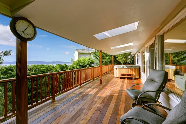 Walkout deck with jacuzzi and skylights — Stock Photo, Image