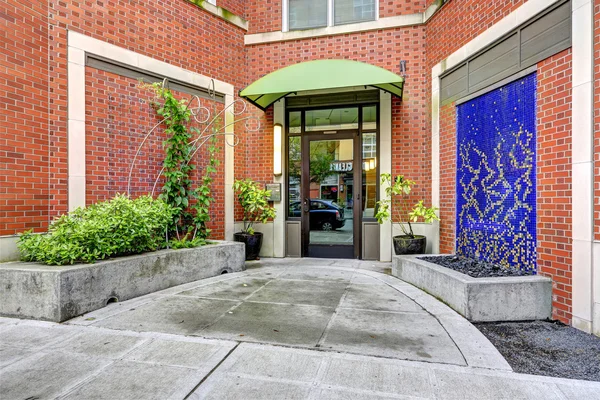 Brick residential building. Entance porch with waterfall — Stock Photo, Image