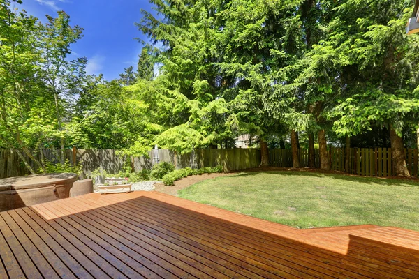 Backyard walkout patio — Stock Photo, Image