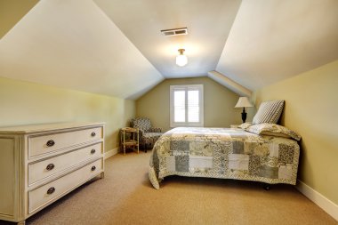 basit bir yatak odası iç tonozlu tavan ile