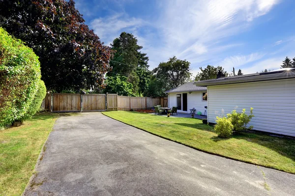 House exterior with fence and driveway — Stock Photo, Image