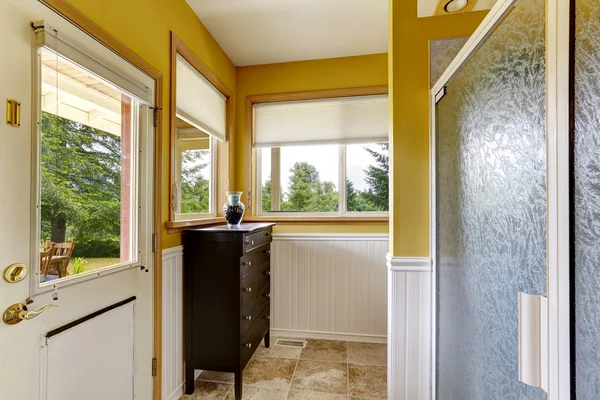 Farm house interior. Bathroom with exit to backayrd — Stock Photo, Image