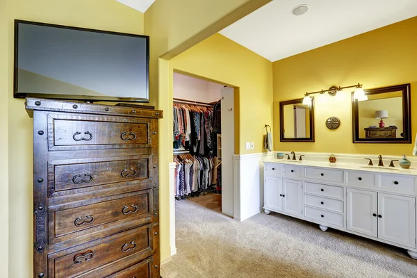 Vanity szekrény és a walk-in szekrény szoba — Stock Fotó