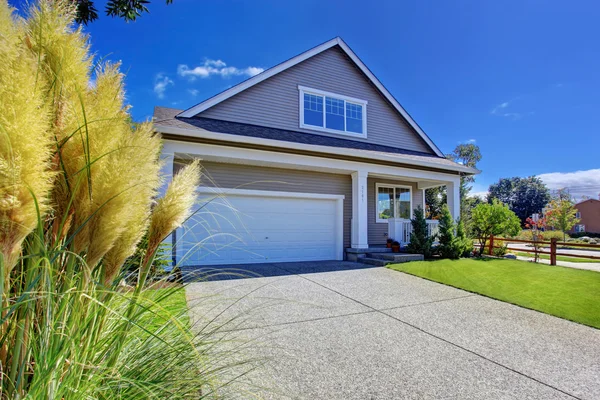 Casa con atractivo hermoso bordillo. Bienes raíces en Washington . — Foto de Stock