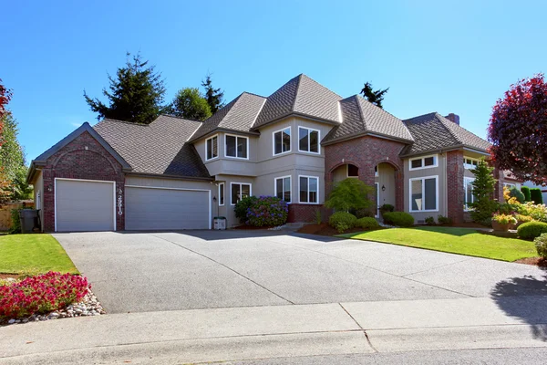 Luxury house with brick trim — Stock Photo, Image