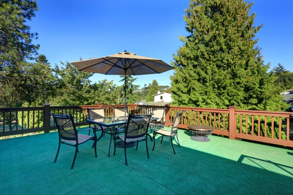 Spacious walkout deck with patio — Stock Photo, Image