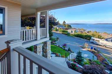Ev grev güverte, Tacoma, Wa görünümünden Puget sound