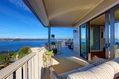 Ev grev güverte, Tacoma, Wa görünümünden Puget sound