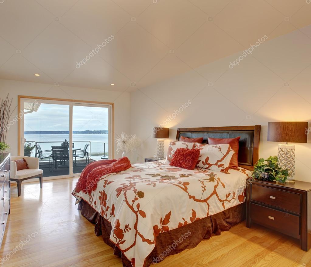 Romantisches Schlafzimmer Innenraum mit Streik-deck — Stockfoto ... Romantisches Schlafzimmer Innenraum mit Streik-deck — Stockfoto ...