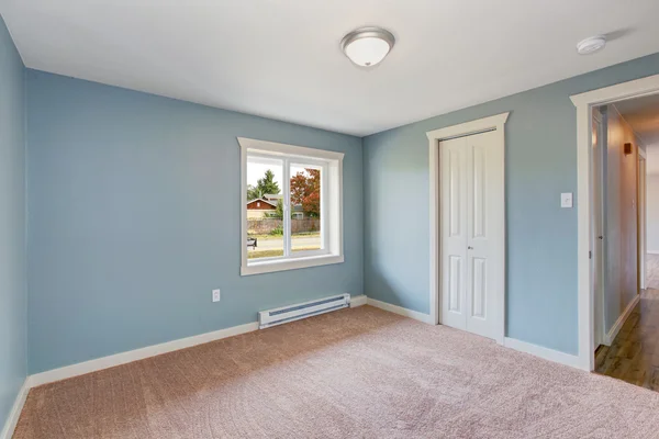 Light blue bedroom with closets — Stock Photo, Image