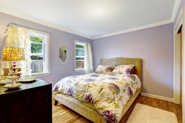 Bedroom in light lavender color — Stock Photo, Image