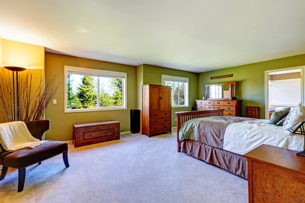 Master Schlafzimmer Innenausstattung in leuchtend grüner Farbe — Stockfoto