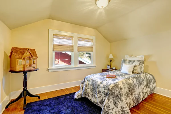 Chambre confortable intérieur avec plafond voûté — Photo