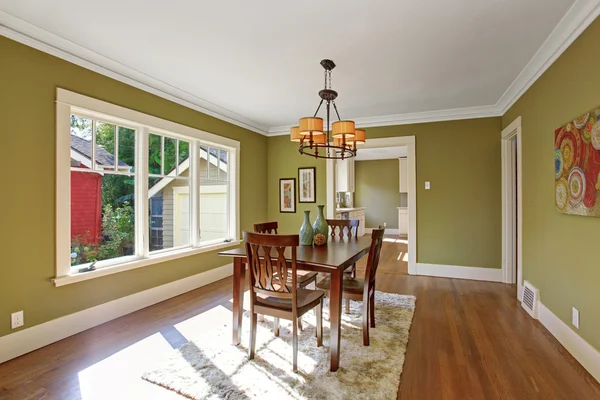 Dining room with olive tone walls — Stock Photo, Image