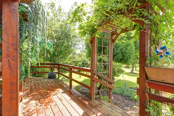 Entrance porch with archway and railings — Stock Photo, Image