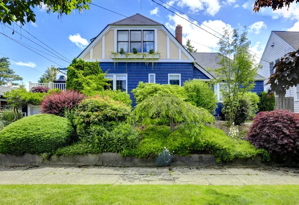 Clapboard siding house in blue color with curb appeal — Stock Photo, Image