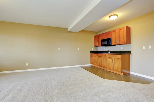 Spacious dining area with kitchen cabinets. — Stock Photo, Image