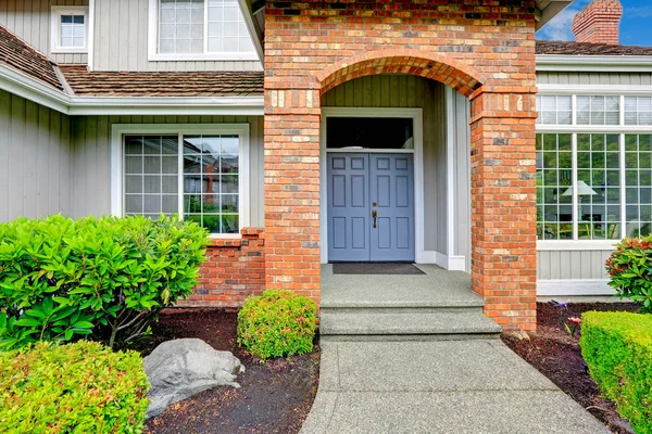 Entrance porch with brick trim — Stock Photo, Image