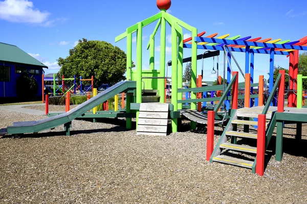 Ampio parco giochi all'aperto per bambini . — Foto Stock