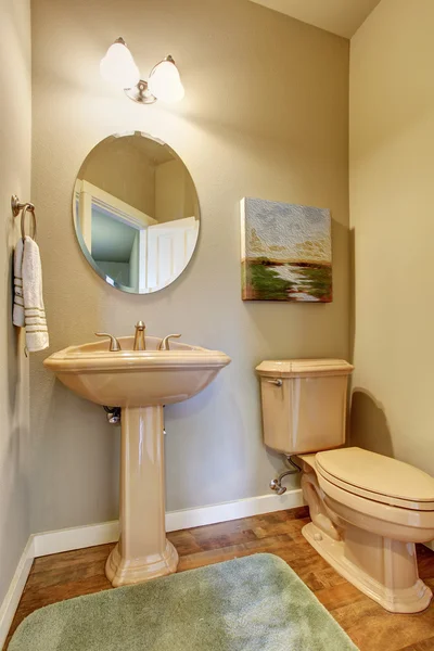 Small half bathroom with hard wood floors. — Stock Photo, Image