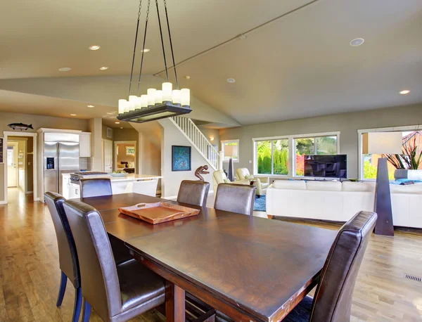 Beautiful bright dinning room. — Stock Photo, Image