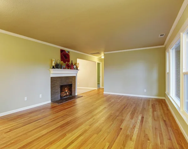 Simplistic family room with hardwood floor. — Stock Photo, Image