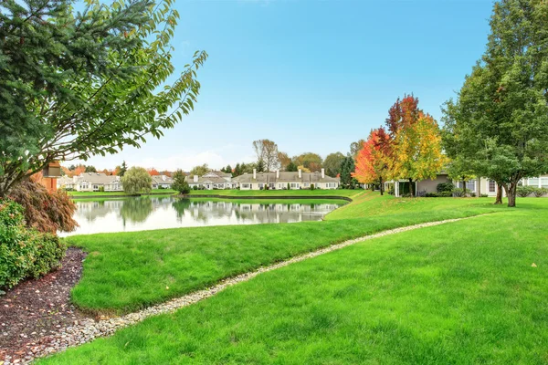 Schöner Hinterhof mit Aussicht. — Stockfoto