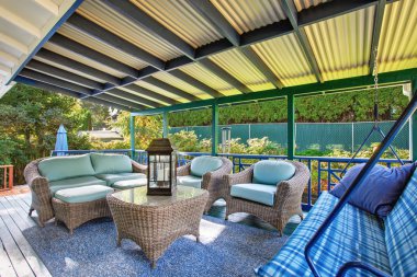 Güzel kapalı arka güverte.