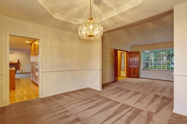 Nice carpet dinning room.