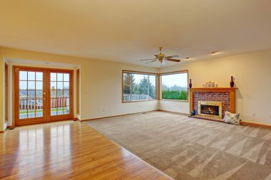 Cpzy unfurnished living room with carpet.