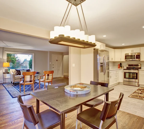 Elegant dinning room with windows. — Stock Photo, Image