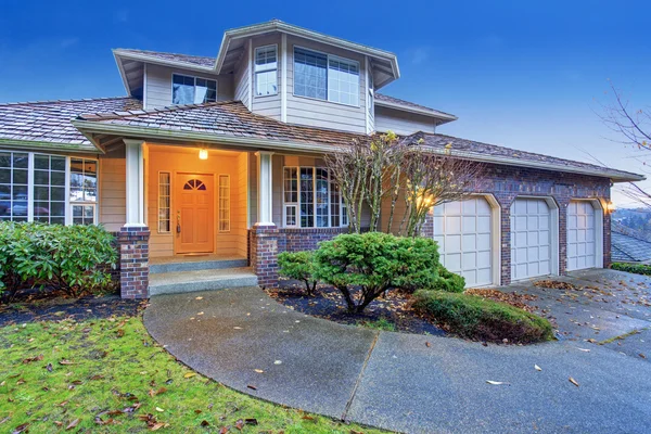 Traditional brick house with garage. — Stock Photo, Image