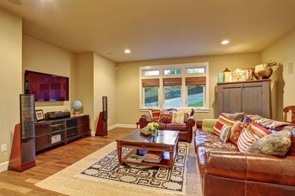 Elegant living room with decor. — Stok fotoğraf