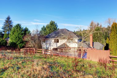 Georgous büyük arka veranda.