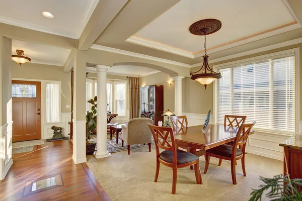 Elegant family front room with nice decor. — Stock Photo, Image