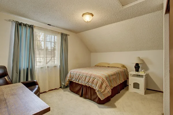 Simplistic bedroom with window and bed. — Stock Photo, Image