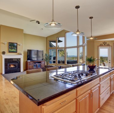 Mükemmel geleneksel ev muhteşem mutfak.