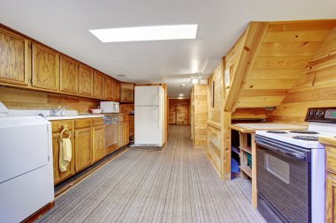 Otantik mutfak Çamaşırhane Oda açılan halı ile.