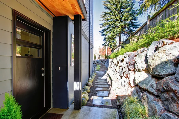 Modern town house walkway with black door. — Stock Photo, Image