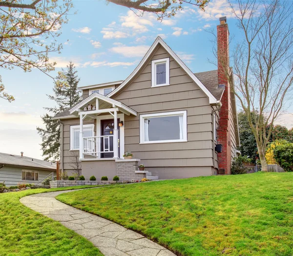 Adorable northwest home with perfect front yard. Stock Picture