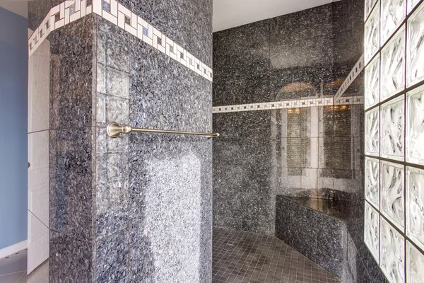 Luxury marble shower with built in seat. — Stock Photo, Image