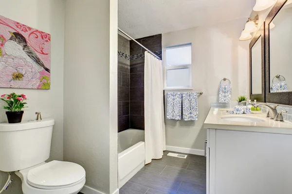 Modernized bathroom with tile floor. — Stock Photo, Image