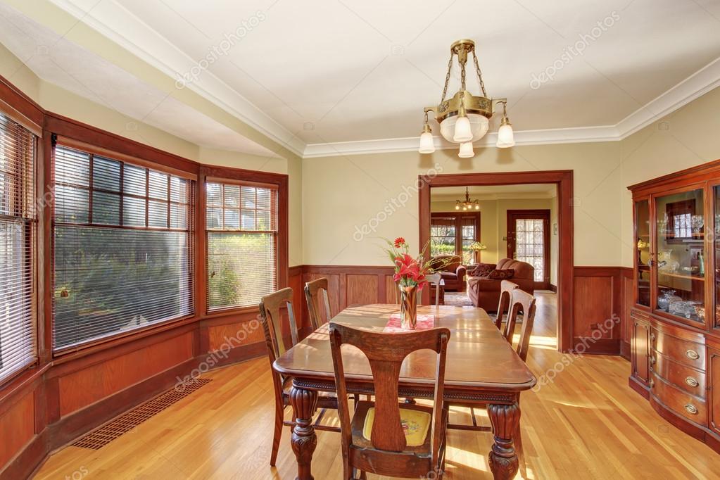 Well Put Together Dinning Room With Hardwood Floor