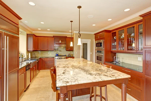 State of the art kitchen with tall island. — Stock Photo, Image