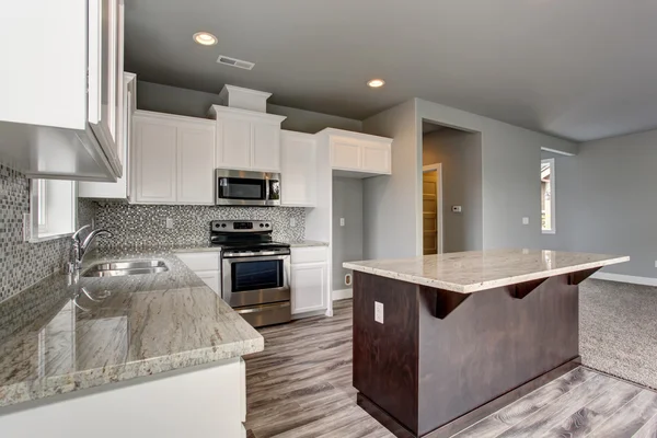 Cocina única con piso de madera gris . — Foto de Stock