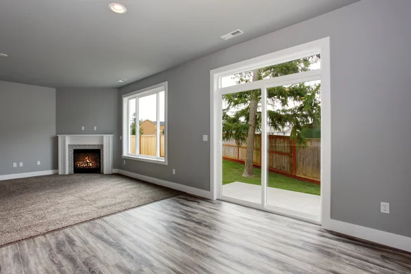 Moderne en volledig grijze interieur van huis. — Stockfoto